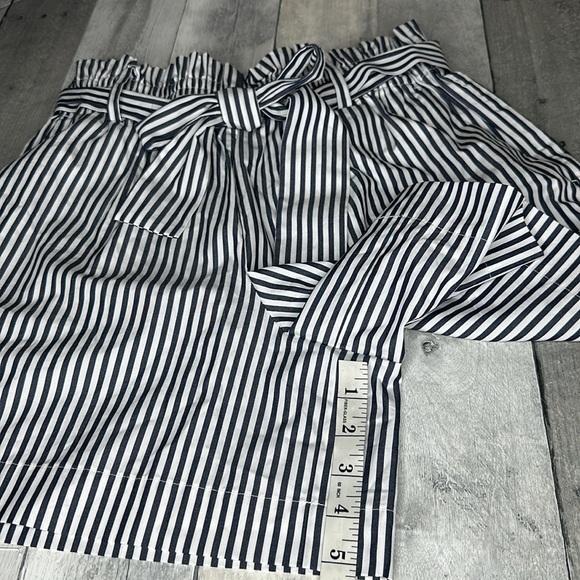 Michael Kors Navy Stripe Paper Bag Shorts NWOT Size 6 - Picture 10 of 12